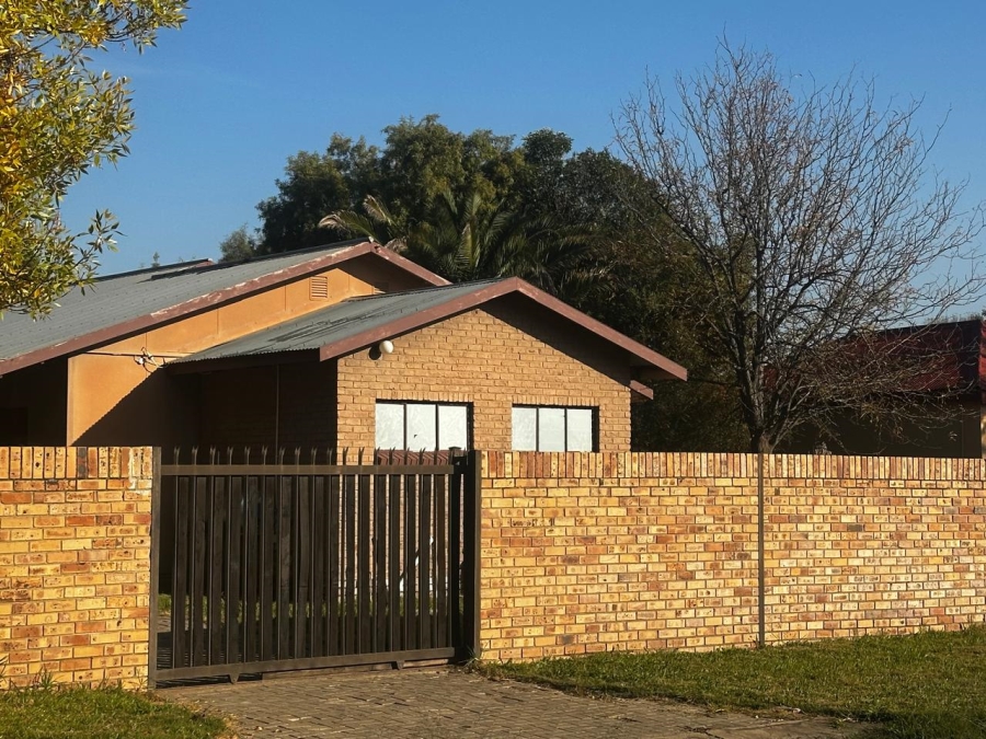 4 Bedroom Property for Sale in Dealesville Free State